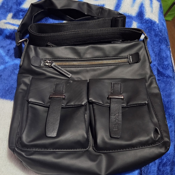 #17 - Bench Stylish Black Women's Crossbody Bag - Picture 3 of 3